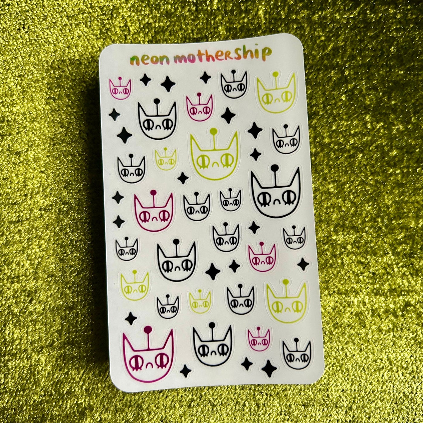 Card with cat and crown designs on a green textured background